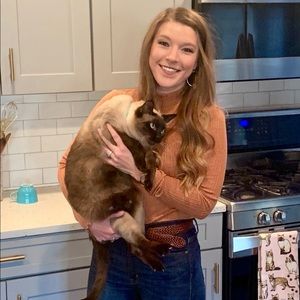 Meet your Posher, Chloe